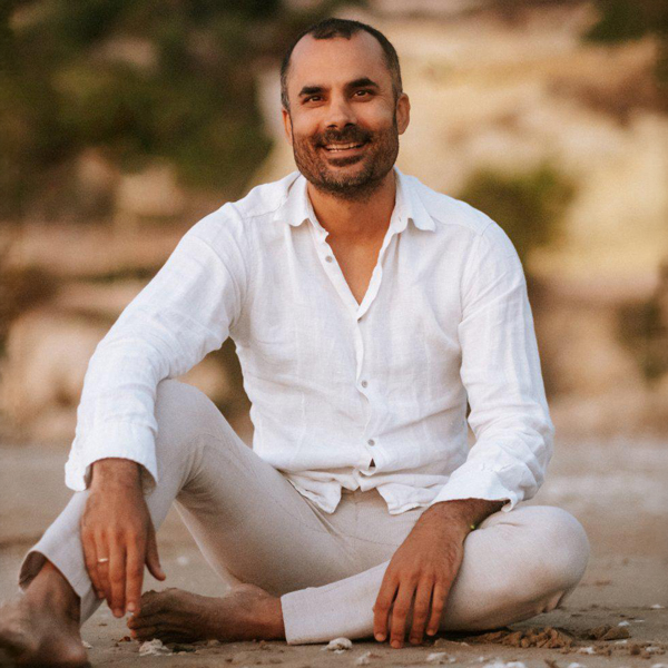 Νικόλας Σμυρνάκης