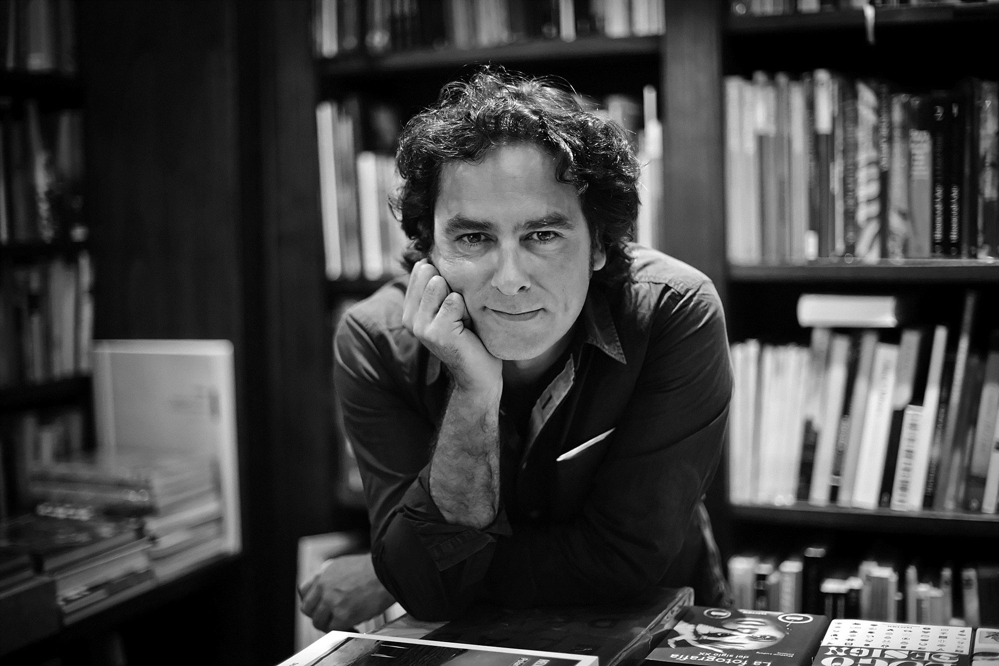 Ο ΓΑΛΛΟΣ ΣΥΓΓΡΑΦΕΑΣ PHILIPPE LECHERMEIER ΠΕΡΙΟΔΕΥΕΙ ΣΤΗΝ ΕΛΛΑΔΑ